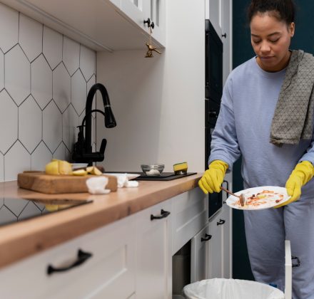 woman-trying-clean-dirty-house (1)